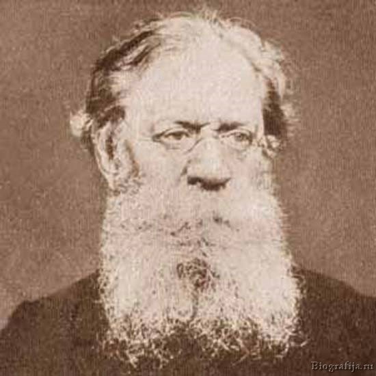 Лавров Петр Лаврович